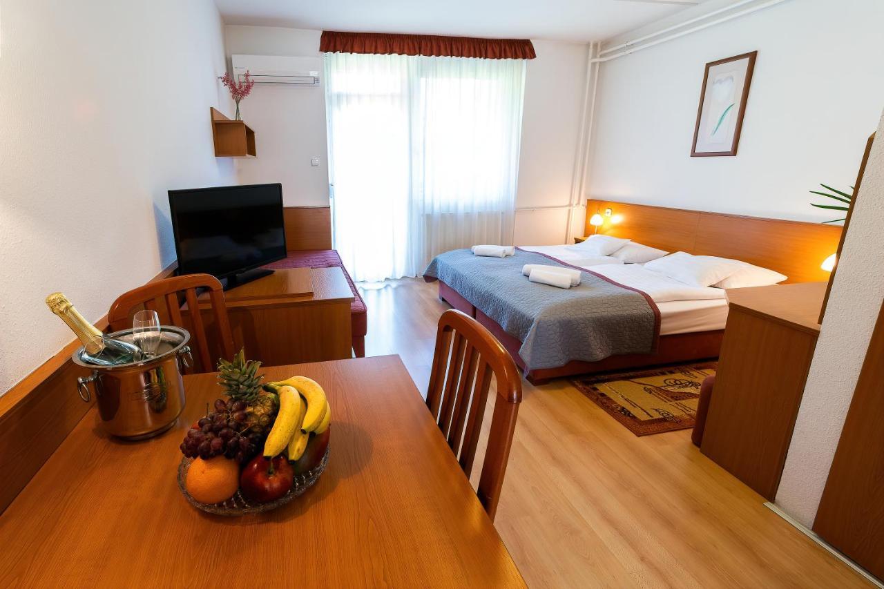 Napfeny Hotel